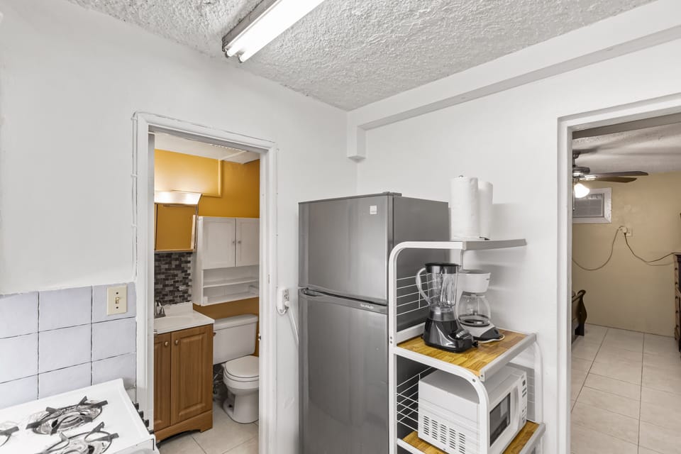 Condo, 1 Bedroom | Private kitchen | Fridge, oven, coffee/tea maker, toaster