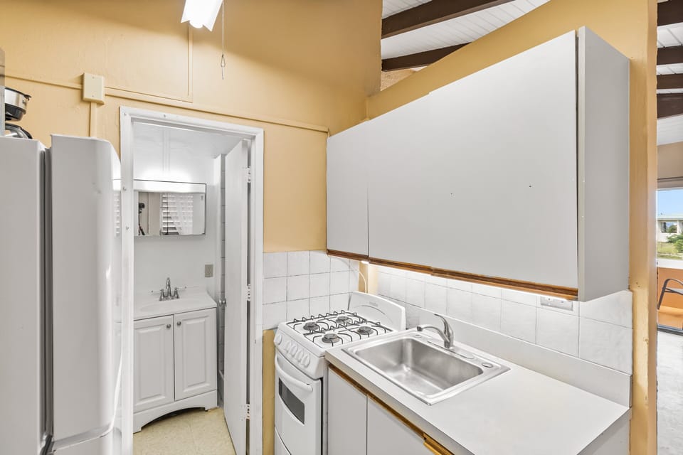 Condo, 1 Bedroom | Private kitchen | Fridge, oven, coffee/tea maker, toaster
