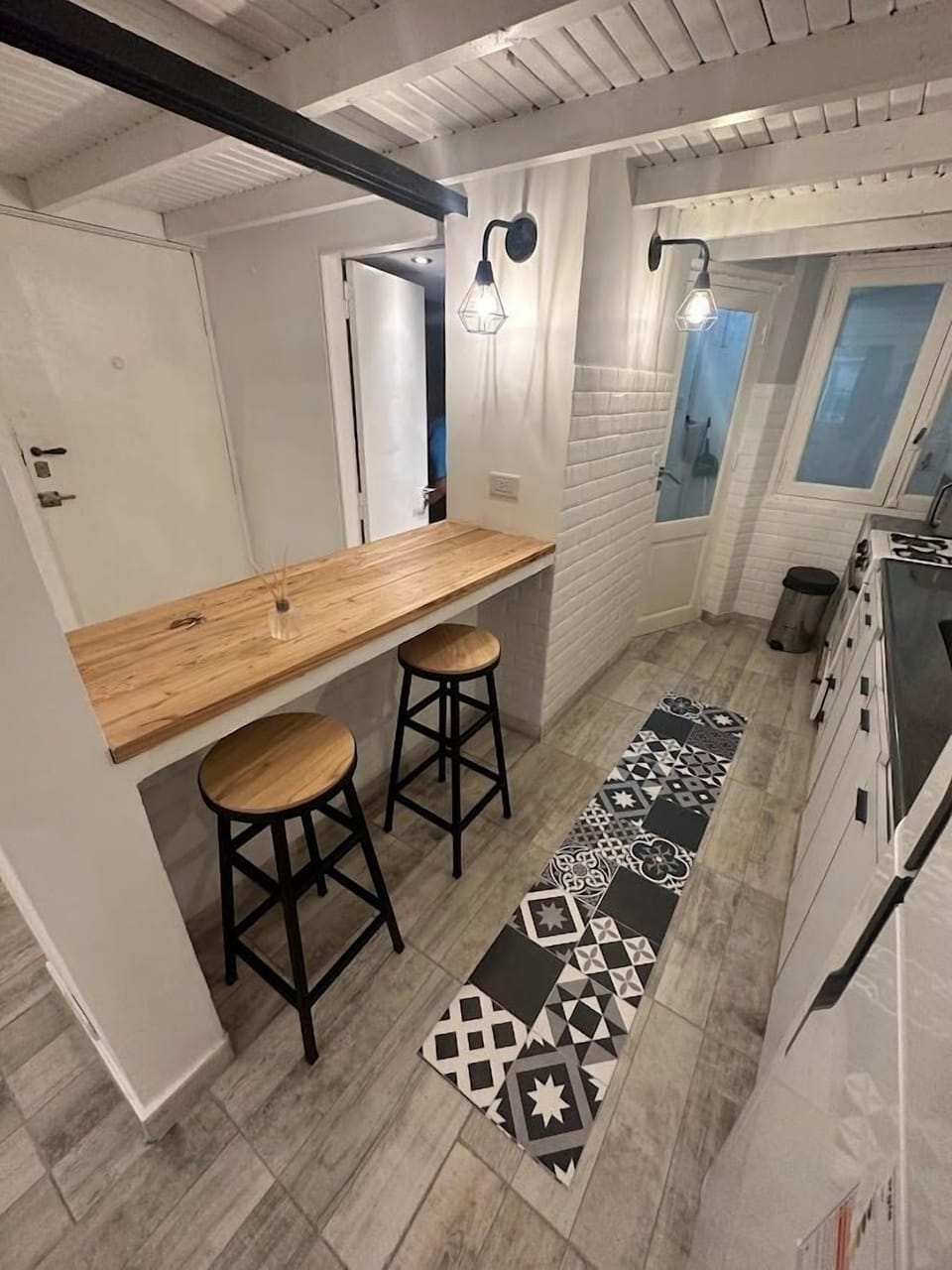 Full-size fridge, microwave, oven, toaster