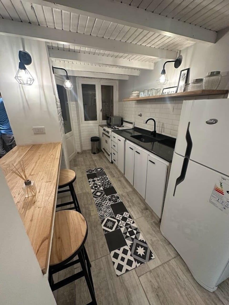 Full-size fridge, microwave, oven, toaster