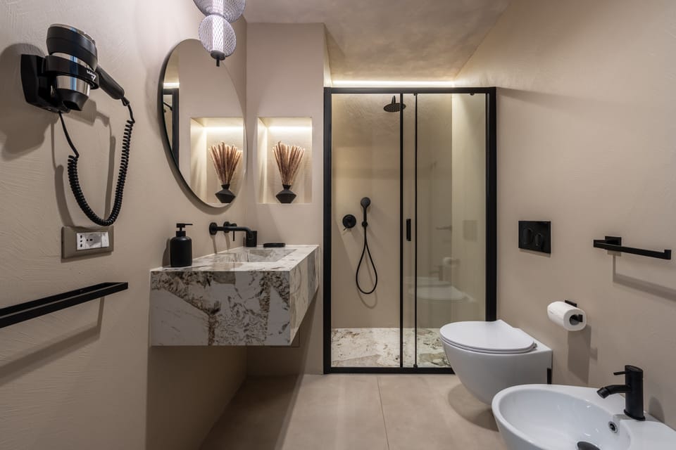 Superior Room | Bathroom | Shower, free toiletries, hair dryer, bidet