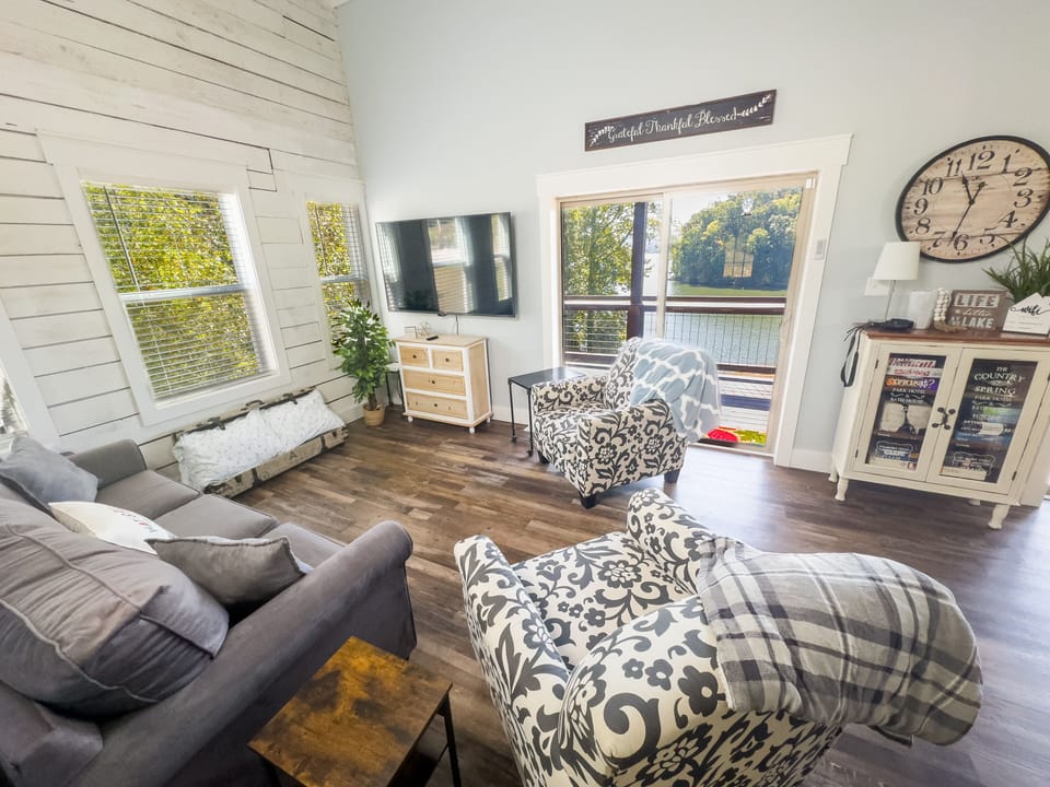 Another view of the living room.
