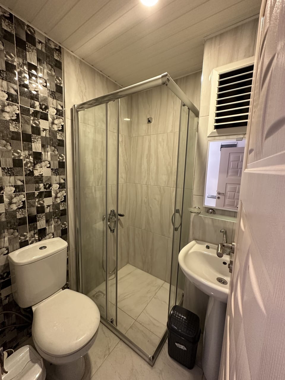 Shower, free toiletries, hair dryer, towels