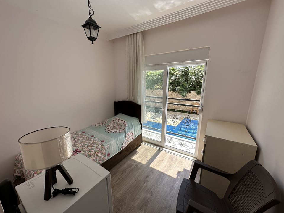 Standard Single Room | Bed sheets