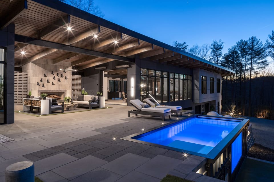 Heated Pool, Outdoor Fireplace, and Sauna (winter pool heating $100/day)