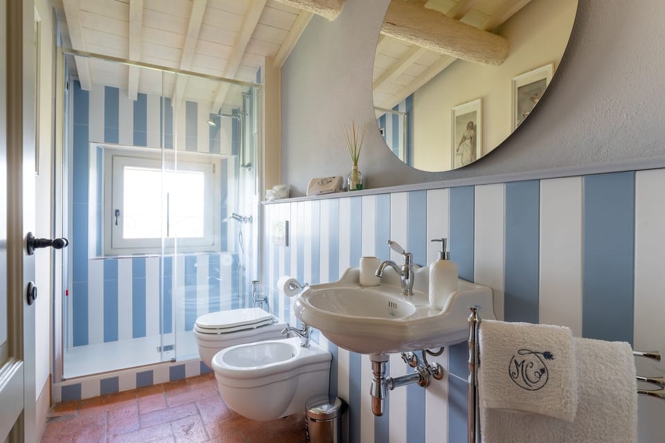 Deluxe Double or Twin Room | Bathroom | Shower, designer toiletries, hair dryer, bathrobes