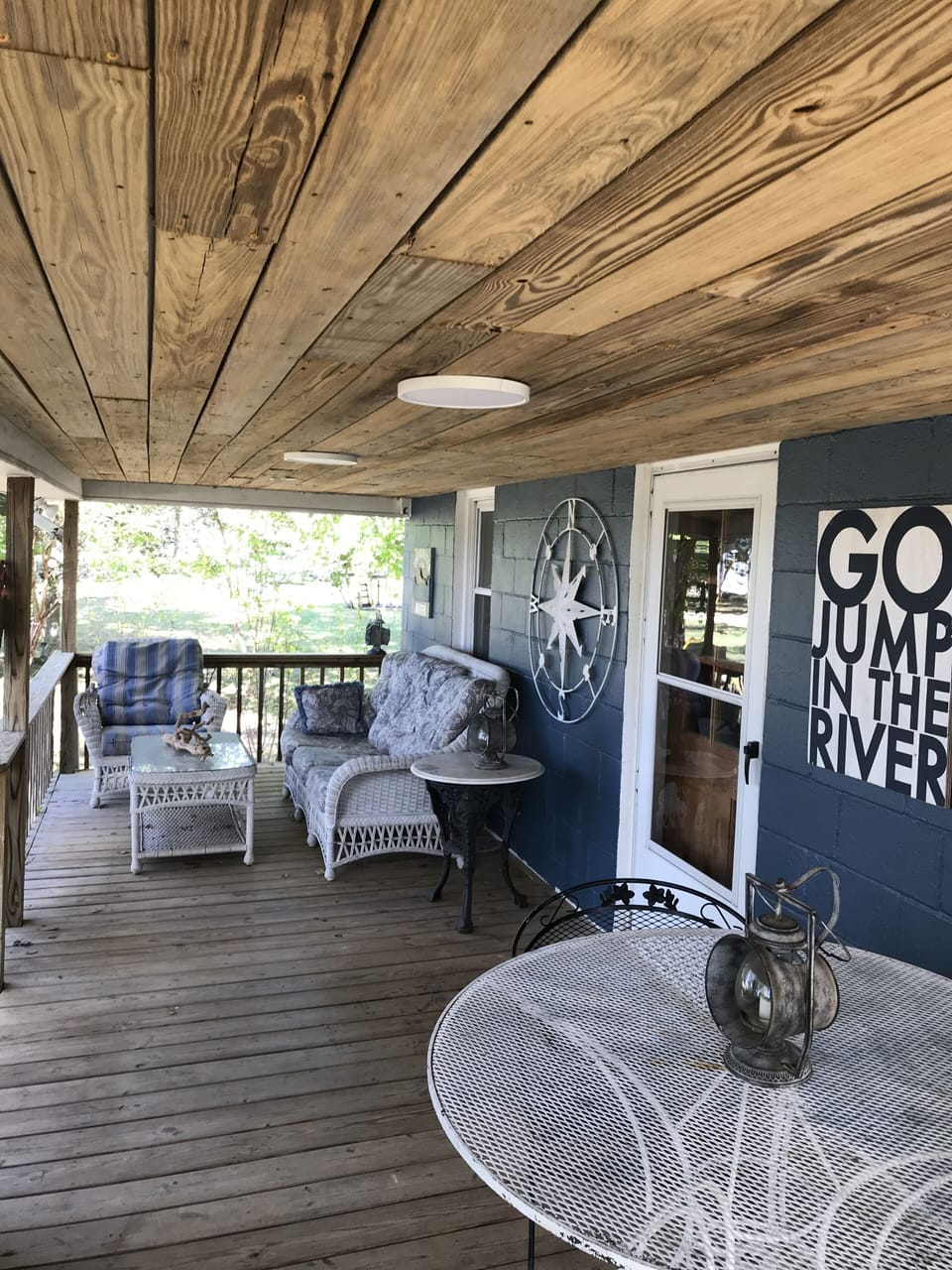 Front porch north side