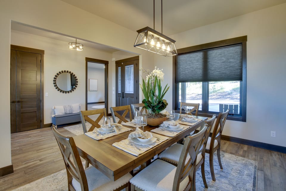 Dining Area | Dining Table | Dishware/Flatware