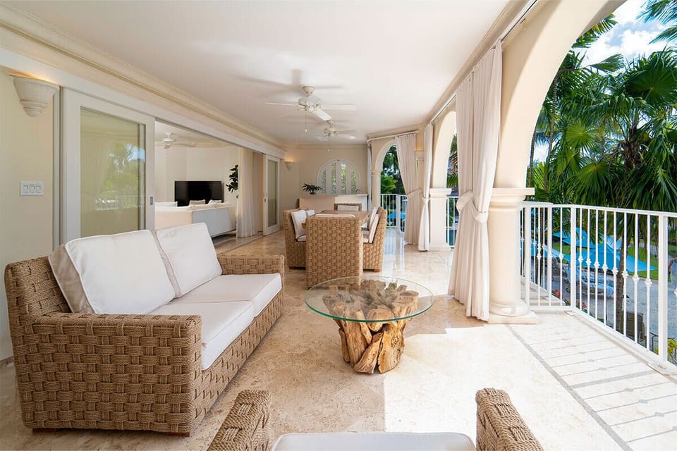 Luxurious three-bedroom condo