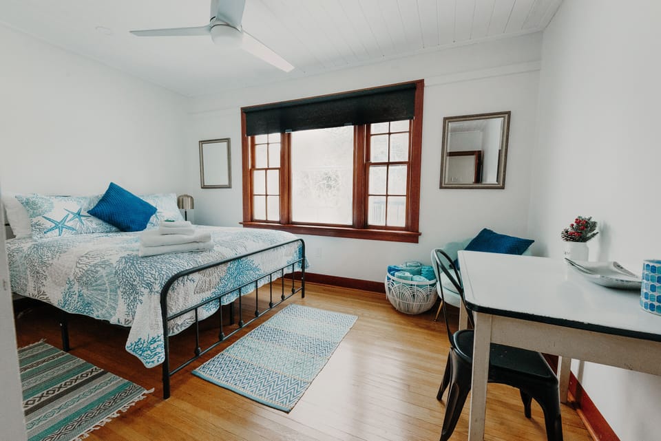 Primary bedroom 1 with queen bed