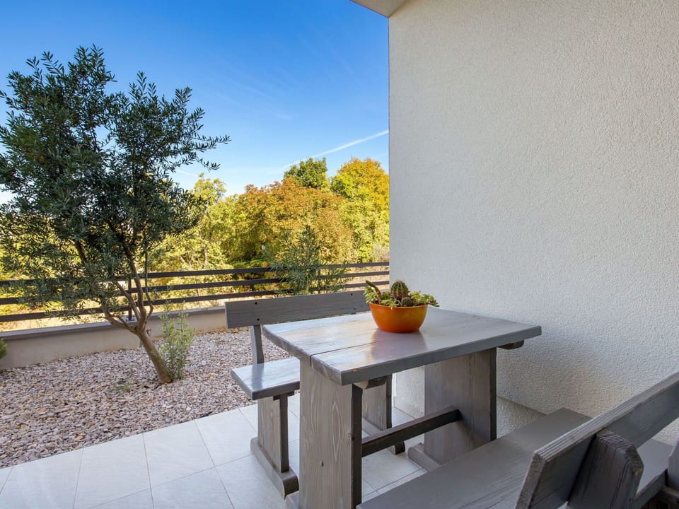 Table, Furniture, Building, Property, Sky, Flowerpot, Plant, Wood, Shade, Interior Design