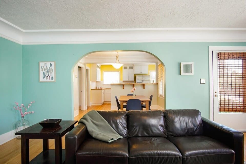 #StayInMyDistrict #BookDirect #Entire Home