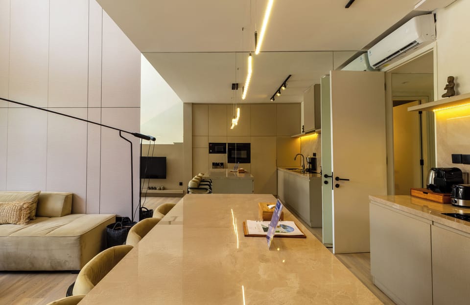 Deluxe Villa | Dining room