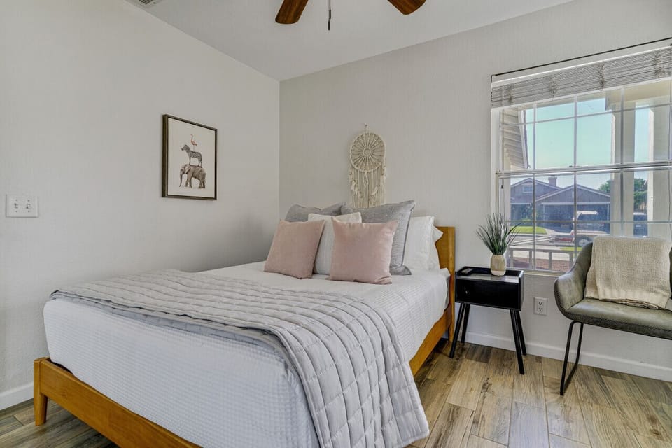 2nd bedroom with queen mattress and TV