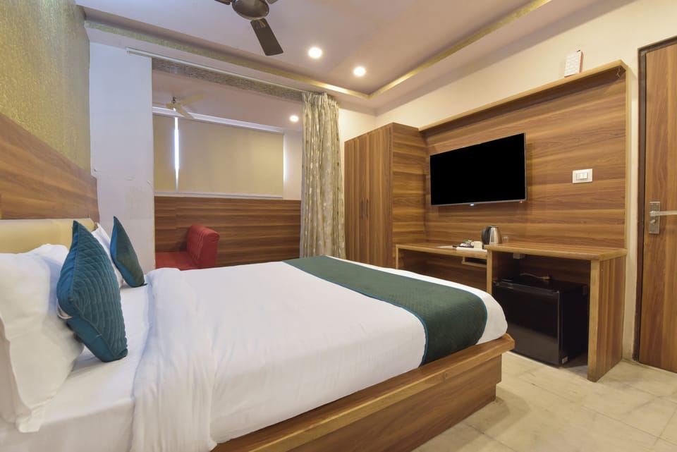 Club Double Room | Premium bedding, desk, free WiFi, bed sheets