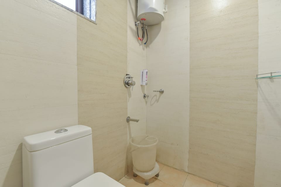 Shower, free toiletries, towels, soap