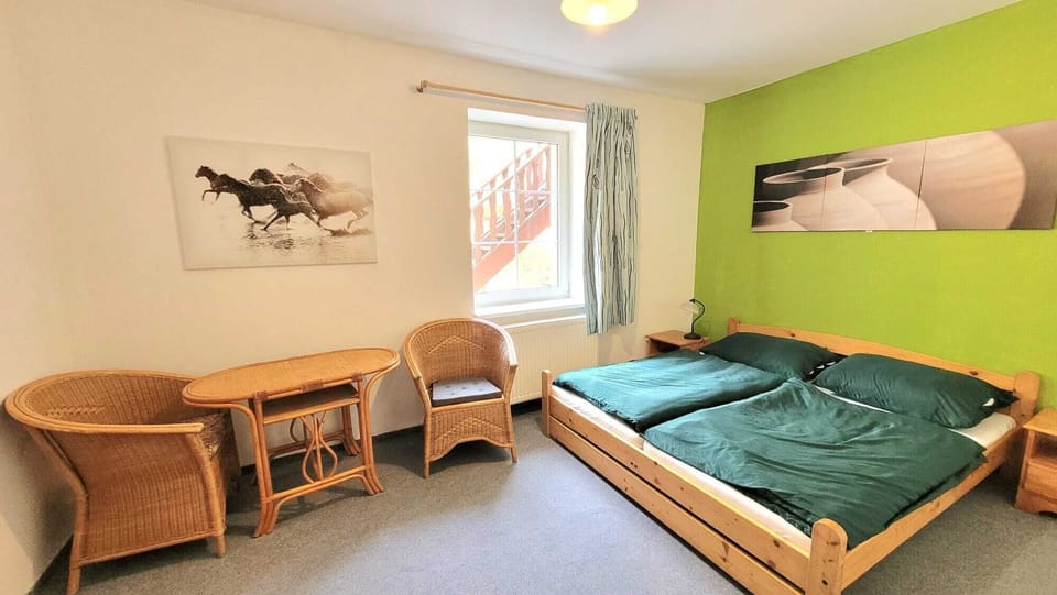Basic Double Room | Desk, free WiFi, bed sheets