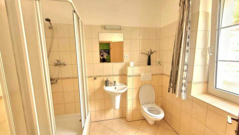 Basic Double Room | Bathroom | Slippers
