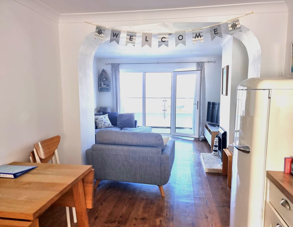 Kitchen through to lounge area