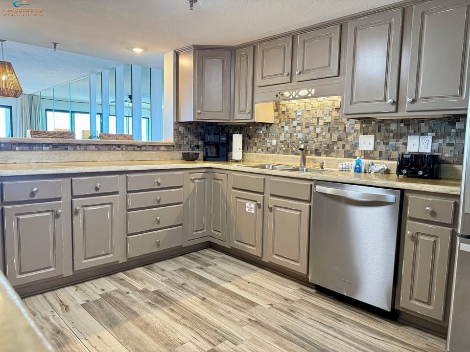 Surf Dweller #408 Kitchen