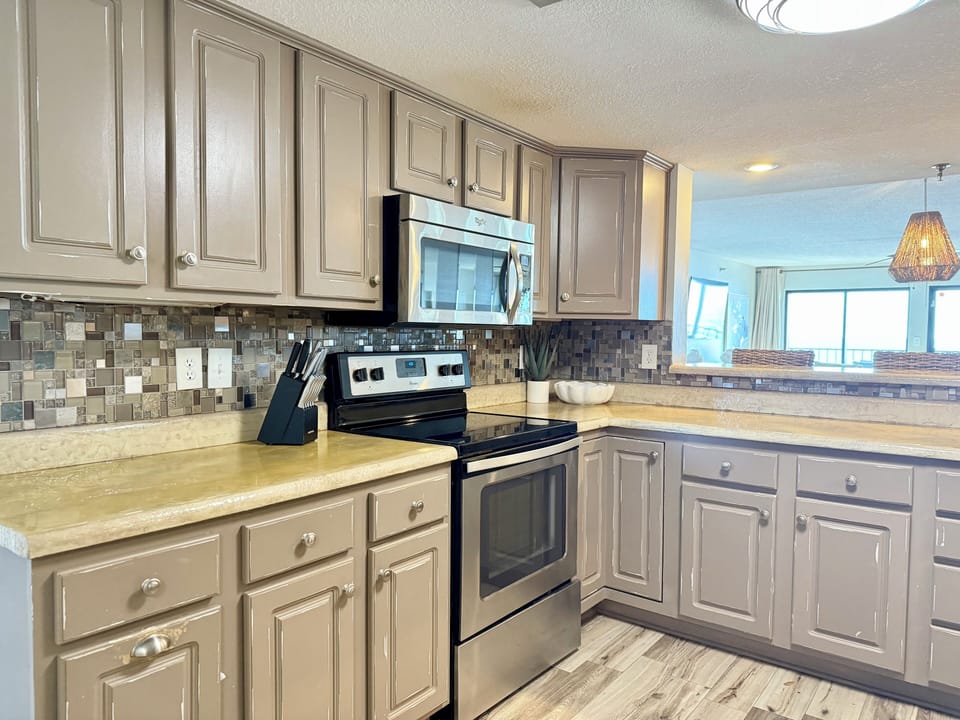 Surf Dweller #408 Kitchen
