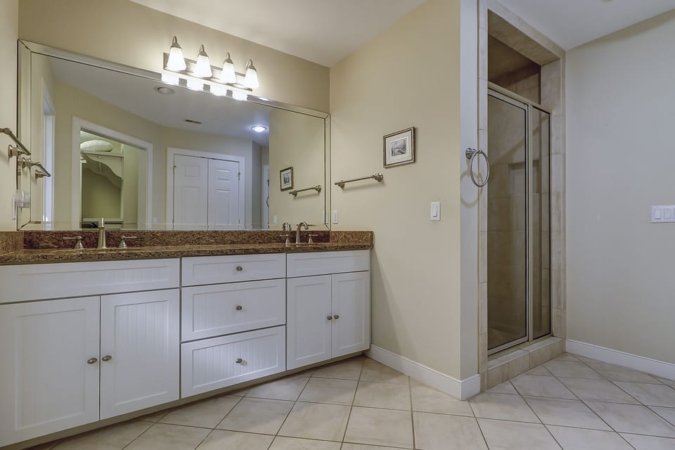 King private bathroom