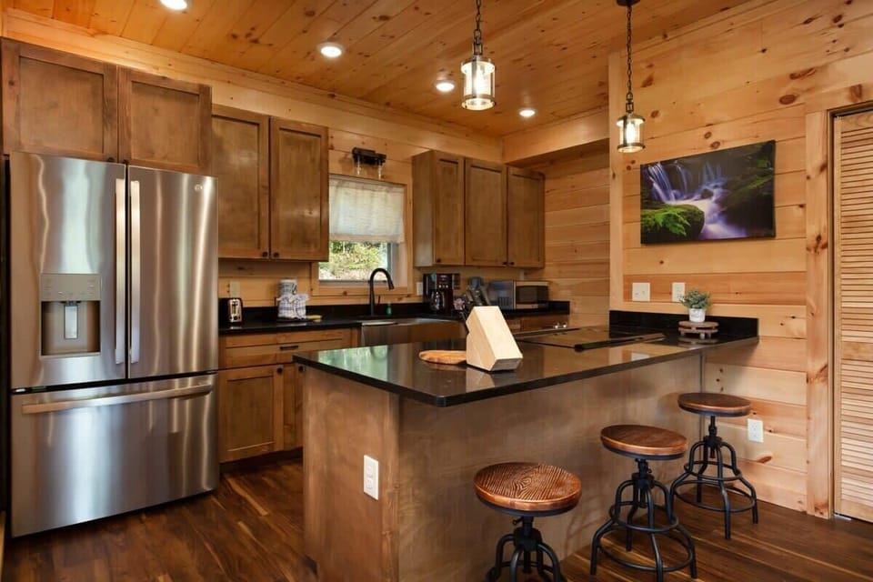Custom Wood Cabinets, Stainless Steel Appliances, And Granite Countertops In The Kitchen!