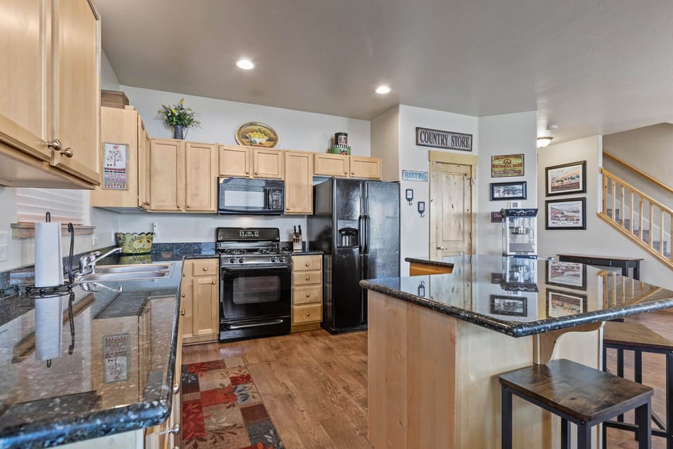 Vacation Rentals in Park City at Bear Hollow Village 5426: Fully-equipped kitchen