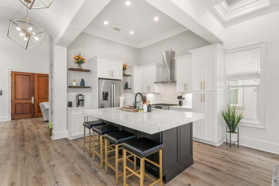 Luxury kitchen with breakfast bar