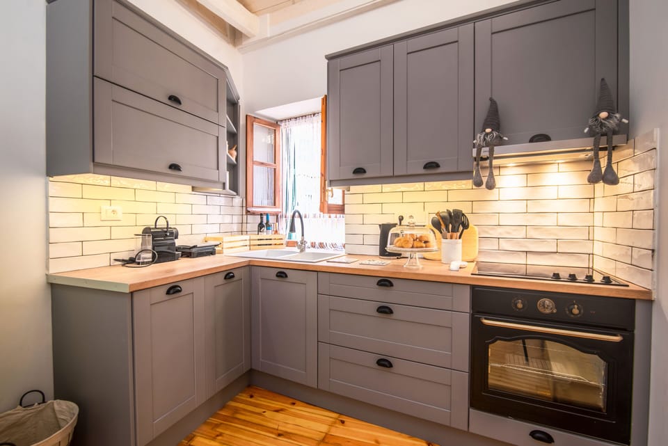 Design Apartment | Private kitchen | Full-size fridge, oven, stovetop, electric kettle