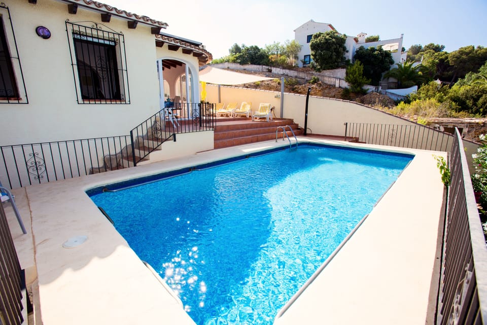Pool is 4x8meters, 2m deep