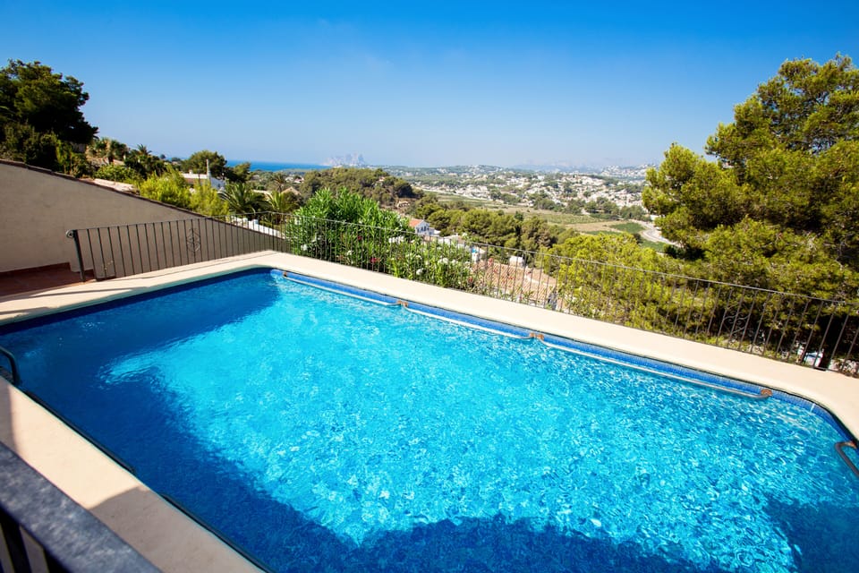 Pool is 4x8meters, 2m deep