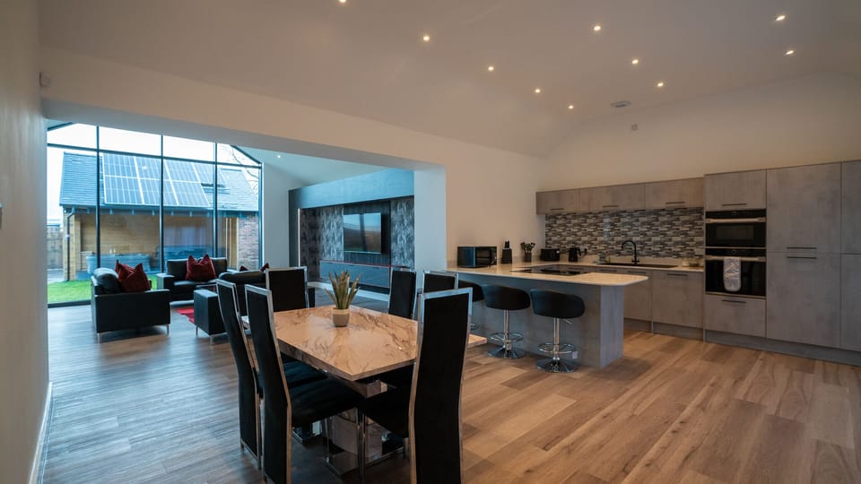 House | Private kitchen | Fridge, microwave, oven, stovetop