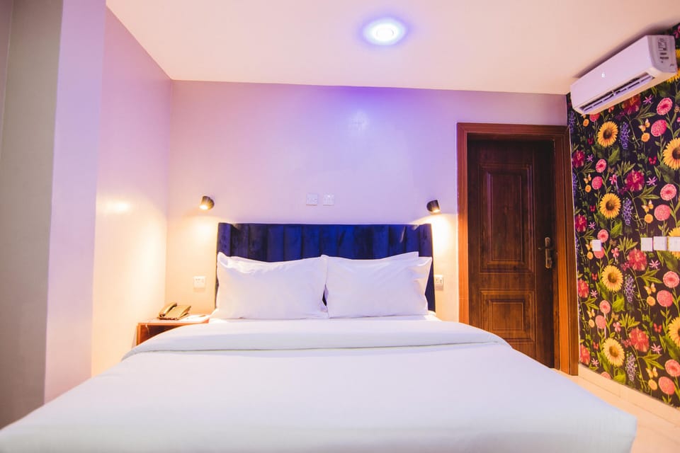 Executive Suite, 1 Bedroom | In-room safe, desk, laptop workspace, soundproofing
