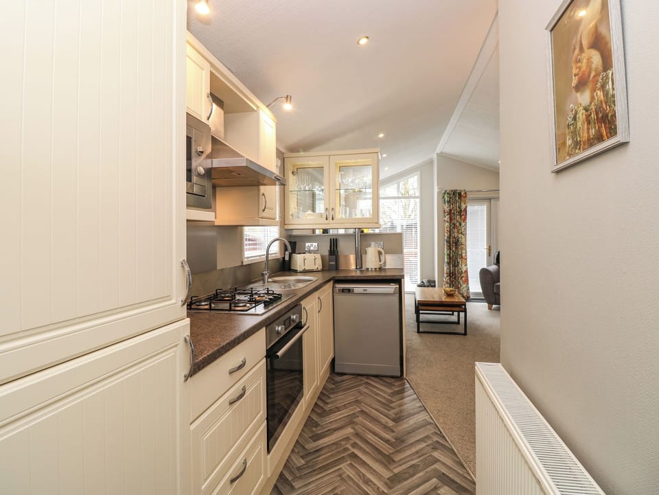 Cottage | Private kitchen | Fridge, dishwasher, electric kettle, toaster
