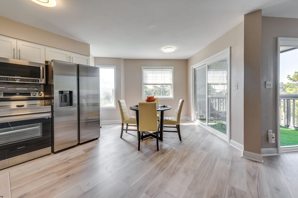 Dining Area | Dishware Provided