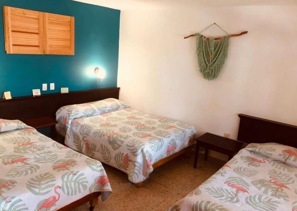 Classic Triple Room | Desk