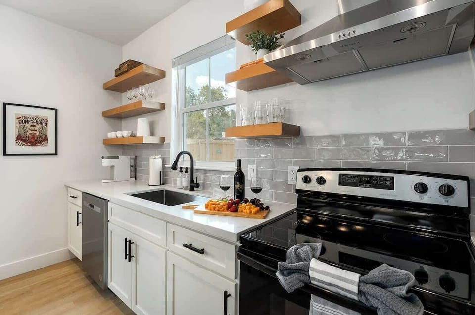 House, Multiple Beds, Hot Tub (306 W Travis Unit C) | Private kitchen | Coffee/tea maker