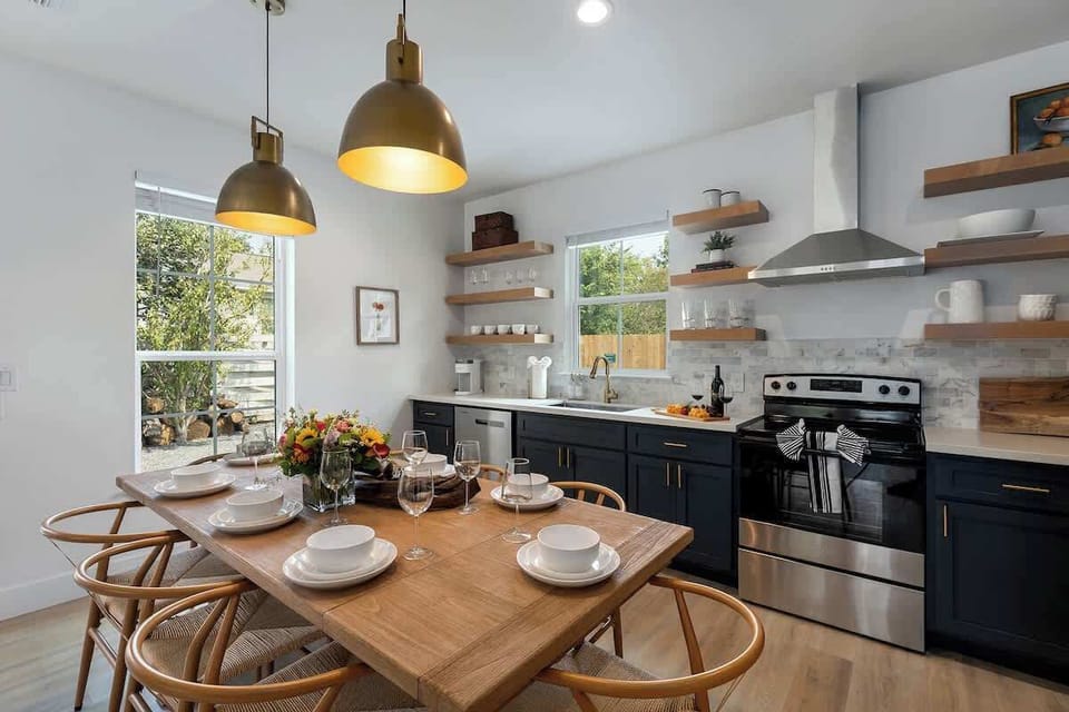 House, Multiple Beds, Hot Tub (306 W Travis Unit A) | Private kitchen | Coffee/tea maker, electric kettle