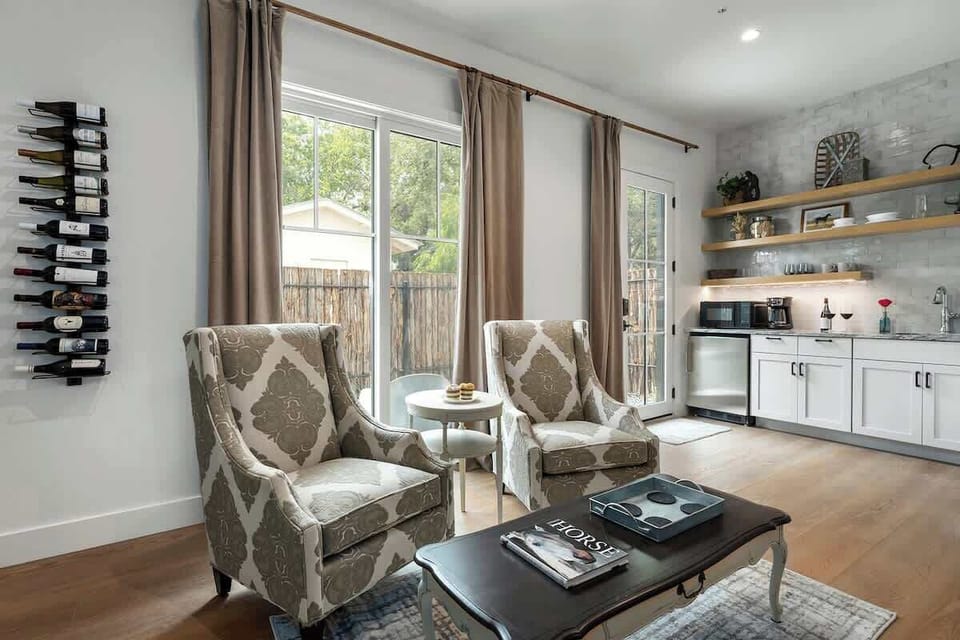House, Multiple Beds, Kitchen, Garden View (403 W Austin Combo) | Living area