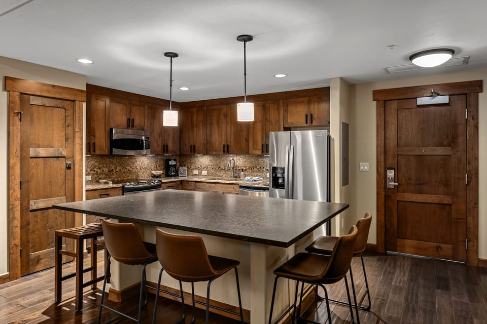 Large island with seating for 6