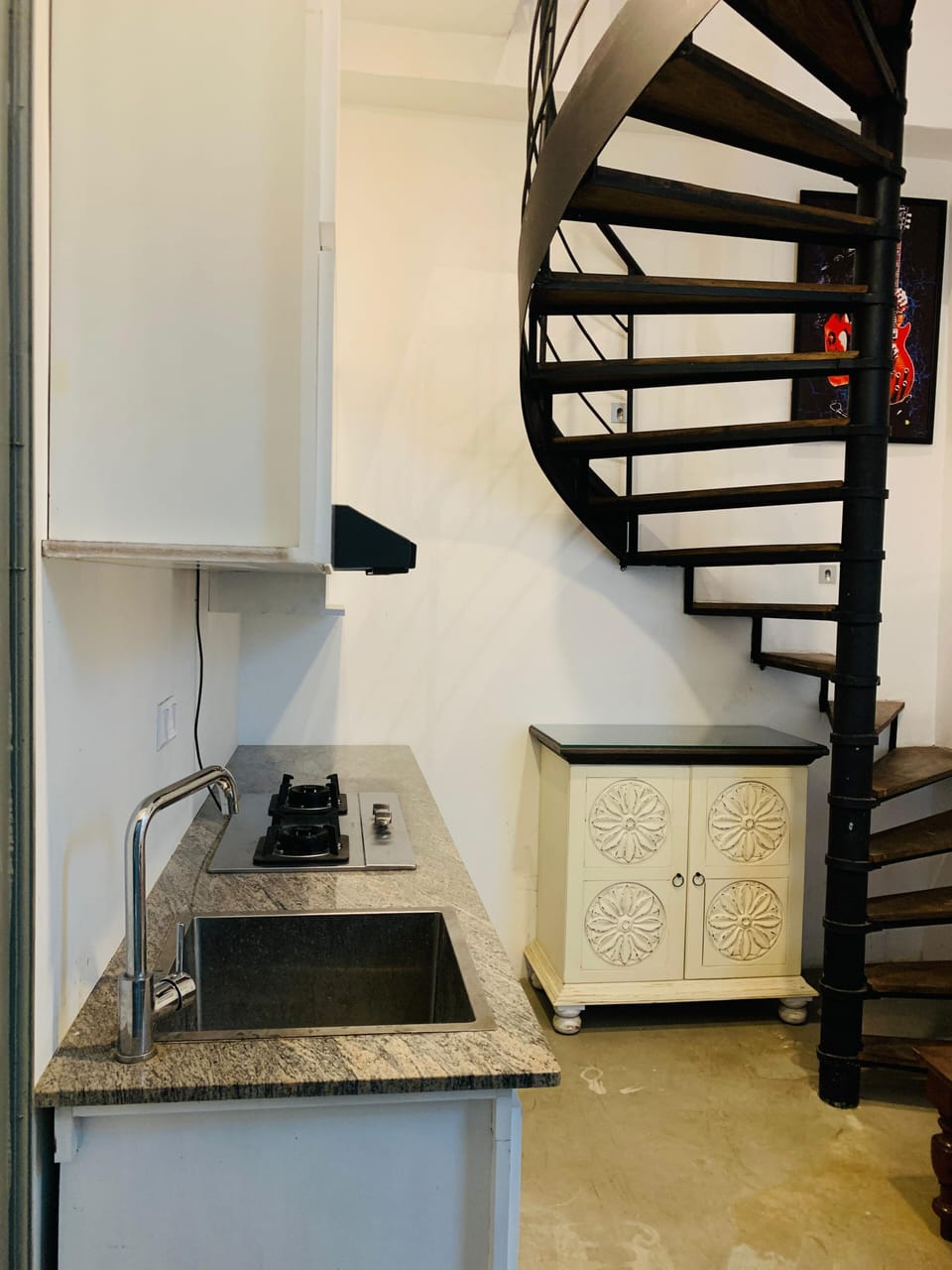 Executive Suite, 1 King Bed, Balcony, Park View | Private kitchen | Electric kettle