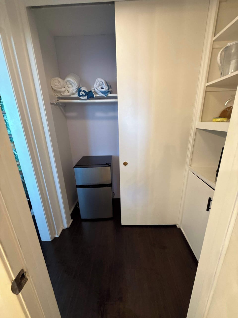 Enjoy the convenience of a kitchenette area, complete with a mini-fridge, microwave, and organized shelving to make your stay feel just like home.
