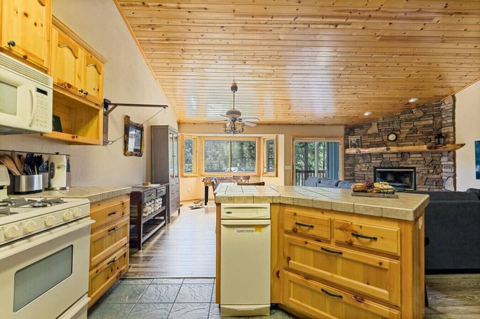 Large open concept kitchen.