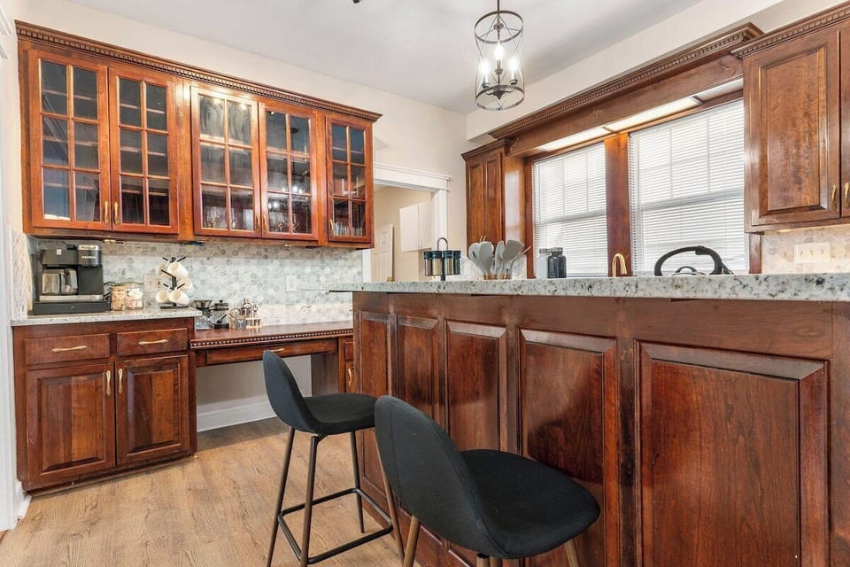 High end fully stocked kitchen with island