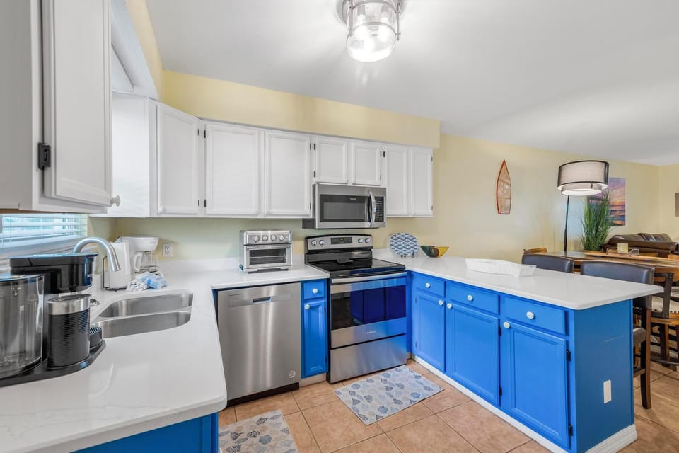 Full kitchen