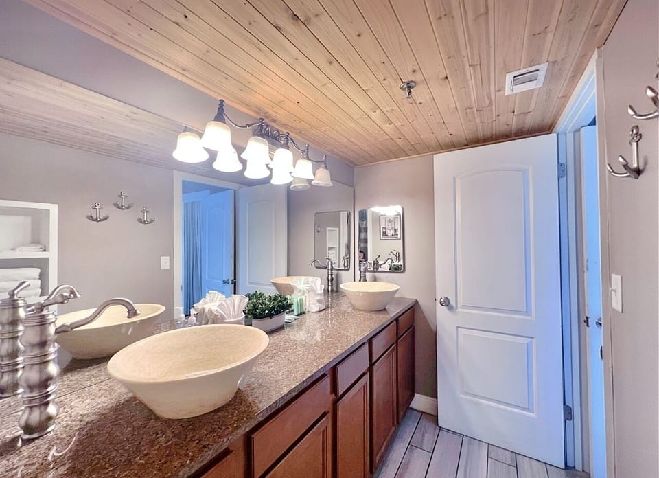 Master Suite #1- Beautiful Walk-In Shower Also