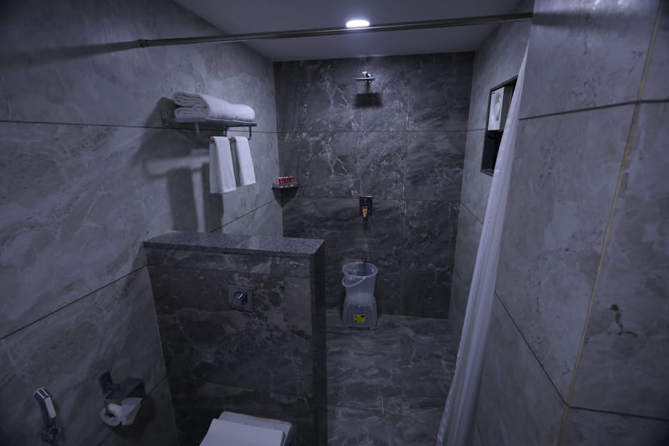 Shower, towels