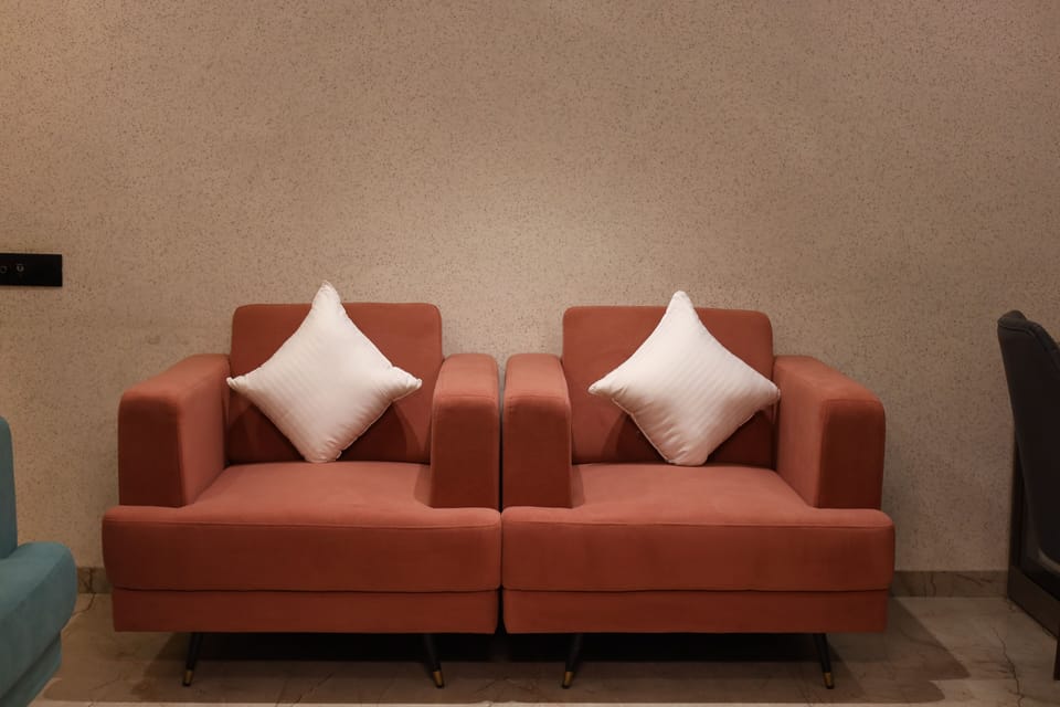 Deluxe Room | Living area | 42-inch LED TV with satellite channels