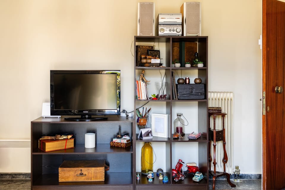 TV and Leisure Time – A cozy entertainment corner for movie nights or quiet evenings in.